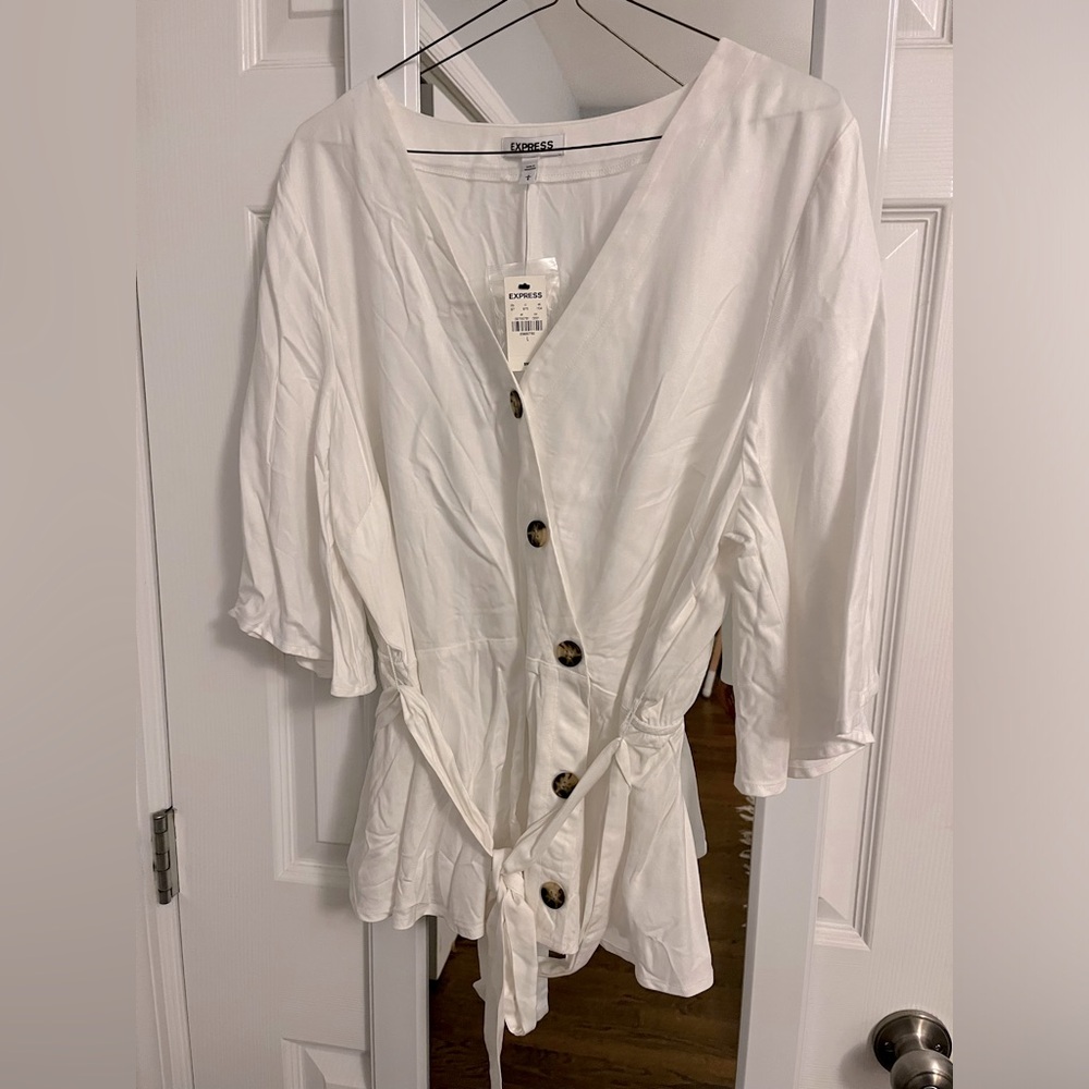 BRAND NEW WITH TAGS White Express Summer Top - Size L